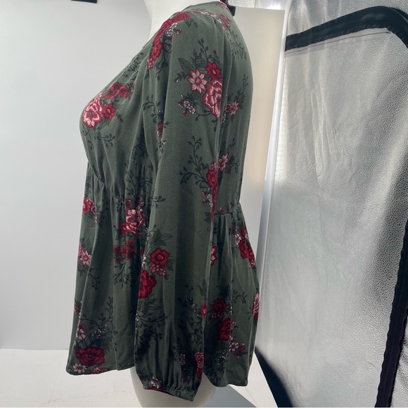TORRID I Top Babydoll Gauze Keyhole Front Floral Carmalita Toss Size 1 Green - Picture 3 of 15